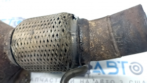 The BMW X5 F15 16-18 plug-in catalytic converter is rusty, the mesh is torn, and the studs are broken.