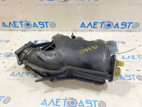 The upper part of the intake manifold of the Lexus ES350 07-12 is broken off.