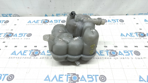 Expansion tank for cooling the Audi Q8 19-25 MHEV