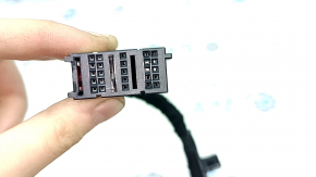 A small chip for the SRS airbag module and airbag computer for the BMW X5 G05 19-23.