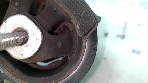 The left engine mount of the Lexus NX300h 15-21 is cracked.