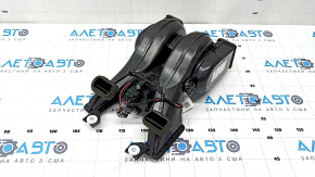 The fan in the center console of the BMW X5 G05 19-24 has a broken connector mount.