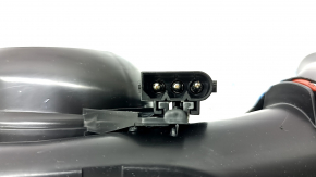The fan in the center console of the BMW X5 G05 19-24 has a broken connector mount.