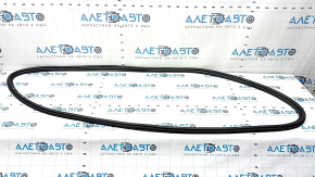 The front left door seal for the BMW X5 G05 19-24 is worn out.