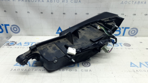 The inner tailgate light on the left Lexus NX200t NX300h has 15-17 scratches.