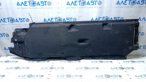 The front left underbody protection of the Audi Q8 19-25 is torn.