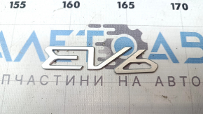 The EV6 emblem on the Kia EV6 22-24 trunk door