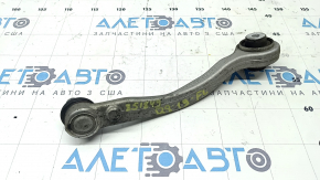 The upper front left rear control arm of the Audi Q8 19-25 has a torn silent block.
