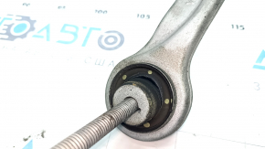 The upper front right rear control arm of the Audi Q8 19-25 has a torn silent block.