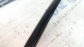 The right roof lining on a 2013-2017 Honda Accord has a cracked seal.