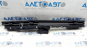 Kia EV6 22-24 right front panel air vent with scuff marks