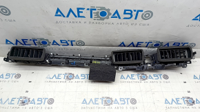 Kia EV6 22-24 right front panel air vent with scuff marks