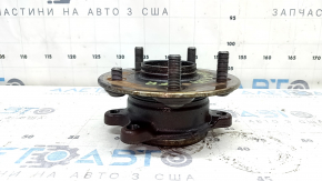 The front right hub of a Toyota Venza 21-24 AWD is rusty.