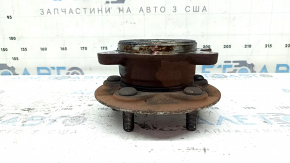 The front right hub of a Toyota Venza 21-24 AWD is rusty.