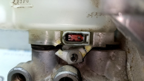 The brake master cylinder with vacuum booster assembly for a Nissan Leaf 13-14 has a broken reservoir mount.