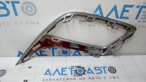 Right muffler frame for VW Tiguan 18-21, chrome, scratches, broken mount