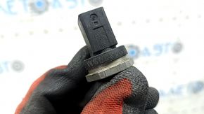 Fuel pressure sensor Audi A4 B9 17-25 on the fuel rail