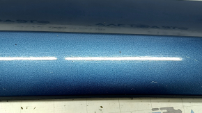Lower front right door trim panel for VW Tiguan 18-24 with chrome, R-Line blue, scratches