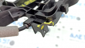 The front left door handle mechanism of the VW Tiguan 18-24 is broken.
