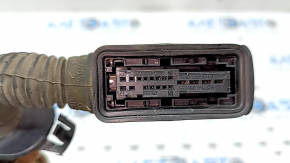 The rear right door wiring of a VW Tiguan 18-24 has a broken mount.