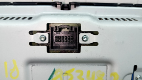 VW Tiguan 18-24V 8-button radio with navigation, bumps, air leaks under the glass, scratches