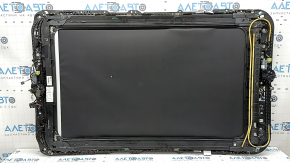 Panoramic view of the VW Tiguan 18-24, black curtain, sand on the glass, needs cleaning