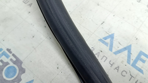 The front left door seal for the Audi A4 B9 17-25 is worn out.