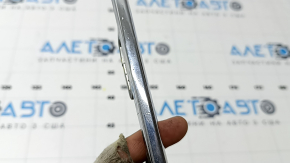 Left fog light frame molding, lower, VW Tiguan 18-21, chrome, R-Line, crack in mount, sand