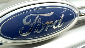 Ford Escape MK3 2017-2019 grille, gray, with chrome, with emblem, sand, scratches on the emblem, paint spraying, broken guides
