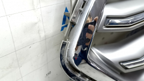 Ford Escape MK3 2017-2019 grille, gray, with chrome, with emblem, sand, scratches on the emblem, paint spraying, broken guides