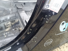 The central left body pillar of the Mercedes W167 GLE 350 450 20-24 on the body, pokes