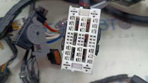 Kia EV6 22-24 underhood wiring with fuse box