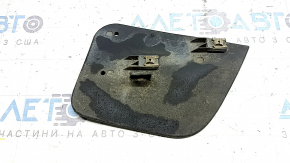 The rear left mudguard of the Ford Escape 13-19 is worn out.