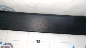 Lower front left door trim Hyundai Tucson 16-21 scratches, cracks in fasteners