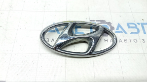 The Hyundai Tucson 16-21 trunk lid emblem has a broken mount.
