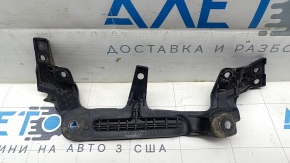 The bracket for the outer light on the right wing of the Kia EV6 22-24 is broken.