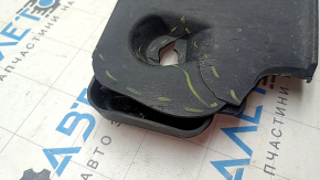 Kia EV6 22-24 rear bumper guard missing element, cracks