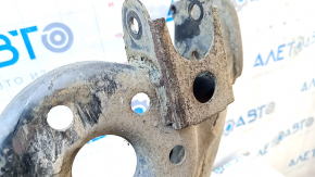 The rear beam of a 12-17 Toyota Prius V is rusty.