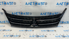 Radiator grille with Mitsubishi Outlander 22-25 emblem, chrome moldings with seals