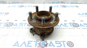 The rear left hub of a Ford Escape MK4 20-24 AWD is rusty.