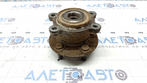 The rear left hub of a Ford Escape MK4 20-24 AWD is rusty.