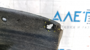The rear right fender liner of a Toyota Prius 50 16-22 has a torn fastener.