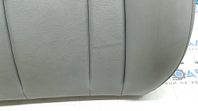 The driver's seat back upholstery for the Audi Q5 8R 09-17 is gray leather, heated, and creased.