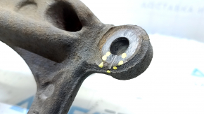 The rear right axle of a Toyota Prius 50 19-22 AWD is rusty and has a cut.