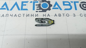 Emblem with the inscription "E" on the front left fender of a Jeep Grand Cherokee WL 22-25 PHEV, the guide is broken.