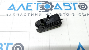 The left tailgate license plate light on a Jeep Grand Cherokee WL 21-25 has a broken mount.
