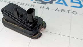 The left tailgate license plate light on a Jeep Grand Cherokee WL 21-25 has a broken mount.