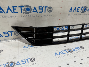 VW Passat b8 16-19 USA R-Line front bumper center grille, no chrome