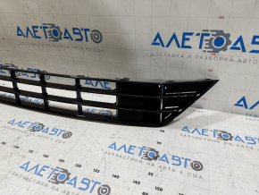 VW Passat b8 16-19 USA R-Line front bumper center grille, no chrome