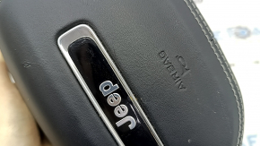Airbag in the driver's steering wheel of the Jeep Grand Cherokee WL 21-25 nappa leather, black, scratches, bumps